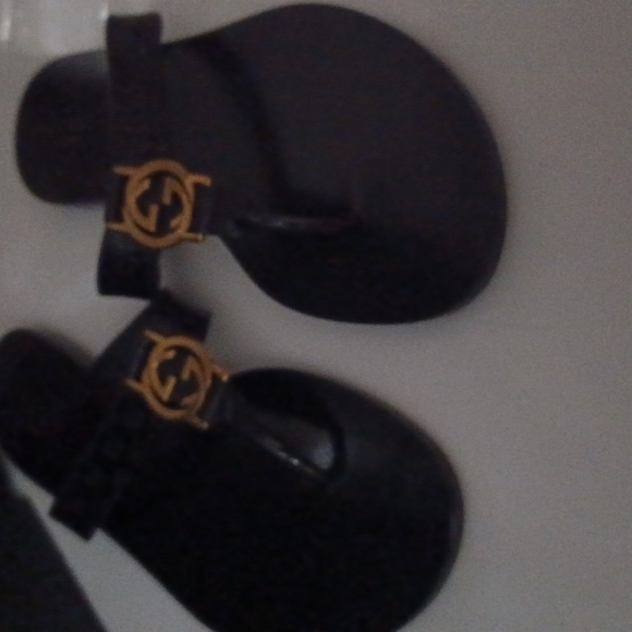 Authentic gucci sandels - Picture 2 of 8